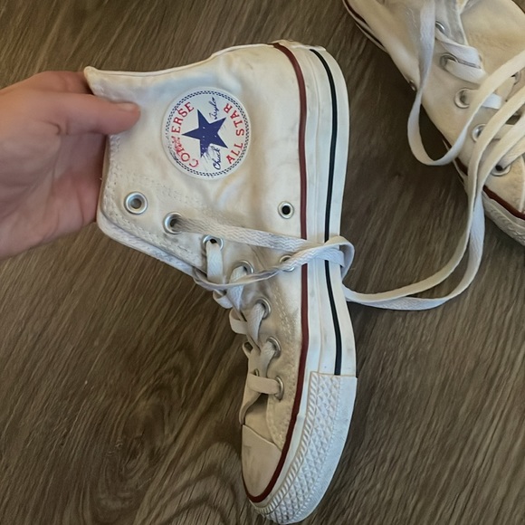White converse - Picture 3 of 5